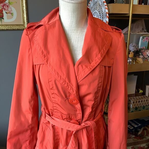 Jessica Simpson Trench Coat with floral lining - Picture 2 of 8
